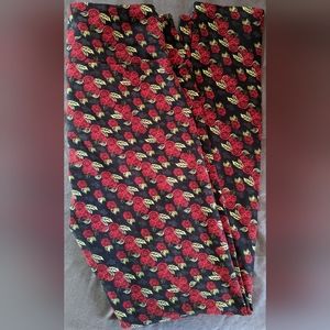 OS NWOT Disney Roses LLR leggings